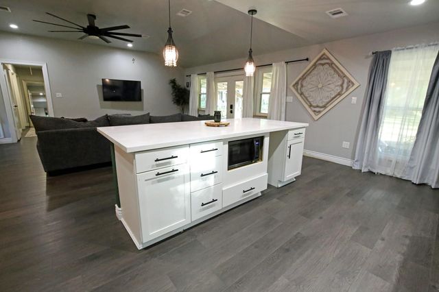 4810 Park Avenue, Dickinson, TX 77539