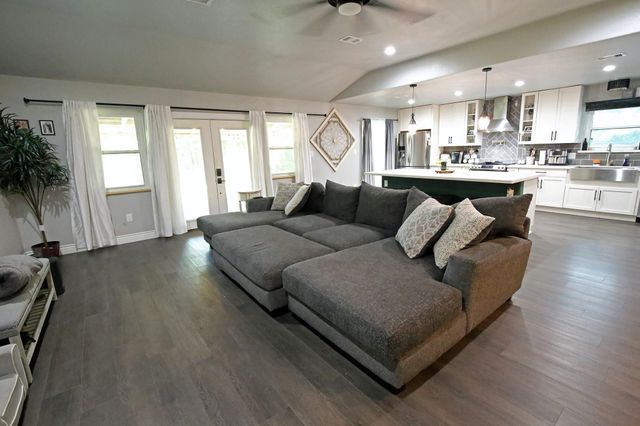 4810 Park Avenue, Dickinson, TX 77539