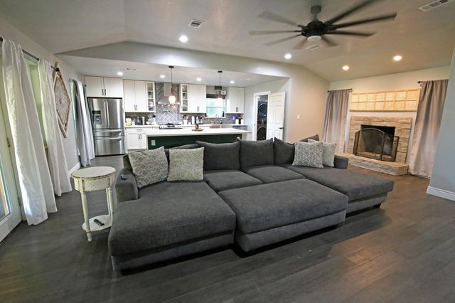 4810 Park Avenue, Dickinson, TX 77539