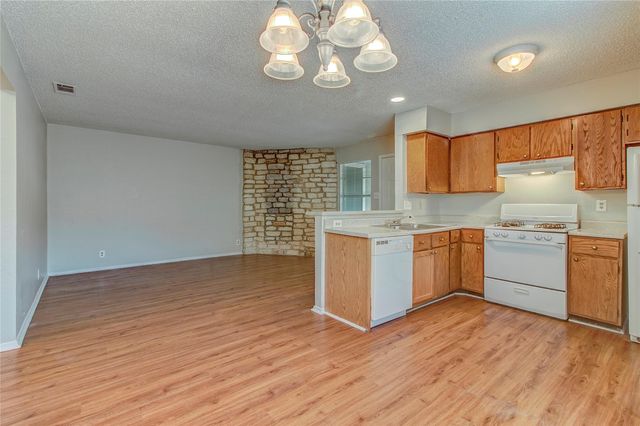 400 Hedgewood DR D, Georgetown, TX 78628