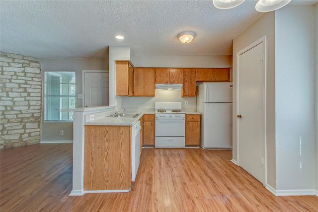 400 Hedgewood DR D, Georgetown, TX 78628