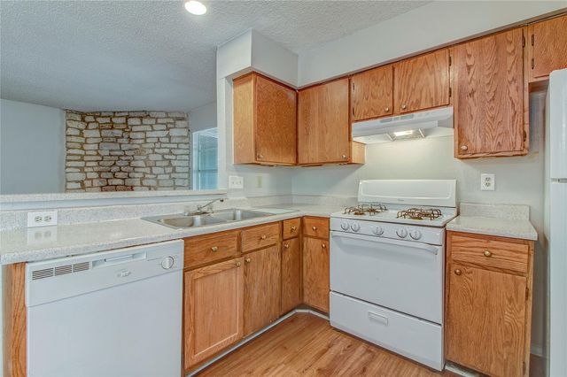 400 Hedgewood DR D, Georgetown, TX 78628