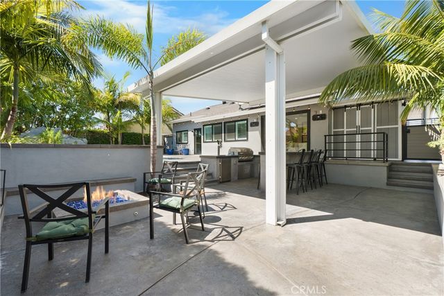 9662 Woodlawn Drive, Huntington Beach, CA 92646