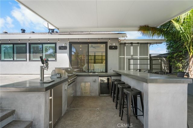 9662 Woodlawn Drive, Huntington Beach, CA 92646