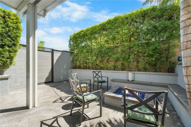 9662 Woodlawn Drive, Huntington Beach, CA 92646