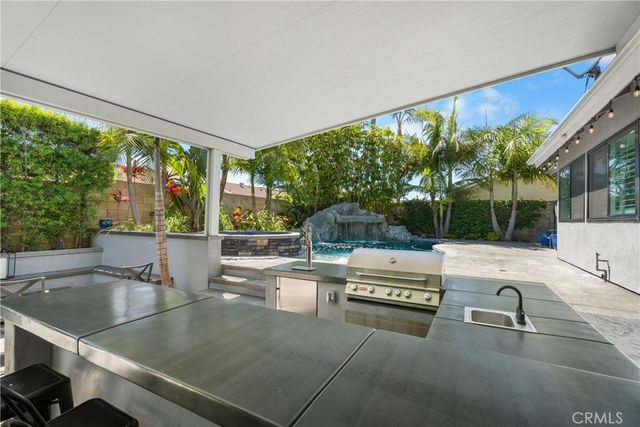 9662 Woodlawn Drive, Huntington Beach, CA 92646