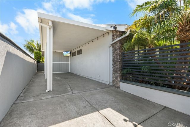 9662 Woodlawn Drive, Huntington Beach, CA 92646