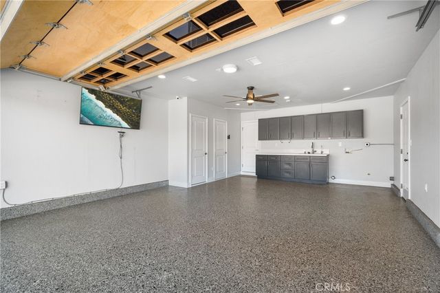 9662 Woodlawn Drive, Huntington Beach, CA 92646