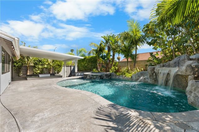 9662 Woodlawn Drive, Huntington Beach, CA 92646