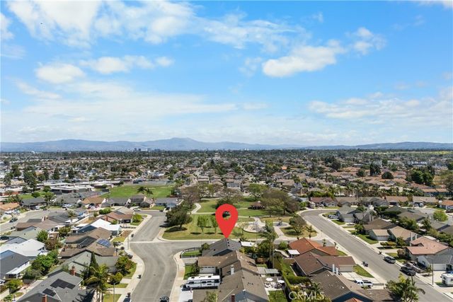 9662 Woodlawn Drive, Huntington Beach, CA 92646