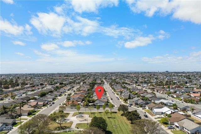 9662 Woodlawn Drive, Huntington Beach, CA 92646