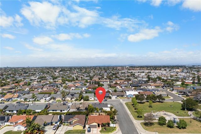 9662 Woodlawn Drive, Huntington Beach, CA 92646