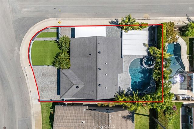 9662 Woodlawn Drive, Huntington Beach, CA 92646