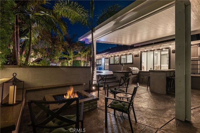 9662 Woodlawn Drive, Huntington Beach, CA 92646