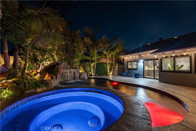 9662 Woodlawn Drive, Huntington Beach, CA 92646