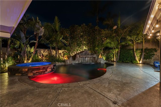 9662 Woodlawn Drive, Huntington Beach, CA 92646