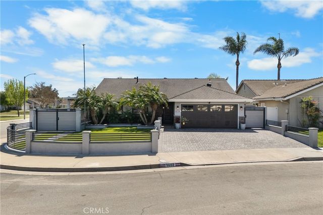 9662 Woodlawn Drive, Huntington Beach, CA 92646