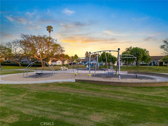 9662 Woodlawn Drive, Huntington Beach, CA 92646