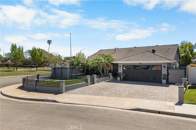 9662 Woodlawn Drive, Huntington Beach, CA 92646