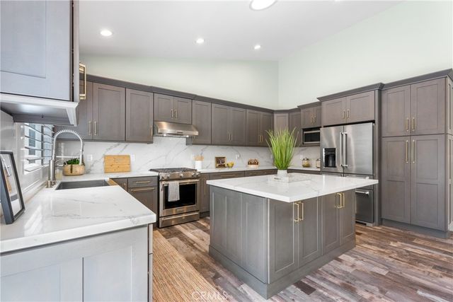 9662 Woodlawn Drive, Huntington Beach, CA 92646