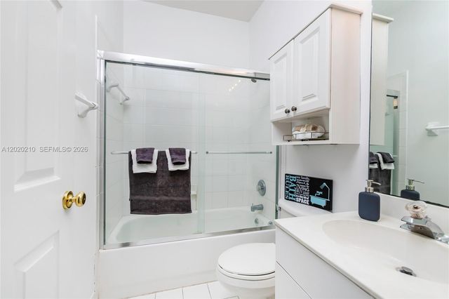 5610 NW 114th Pl 218, Doral, FL 33178