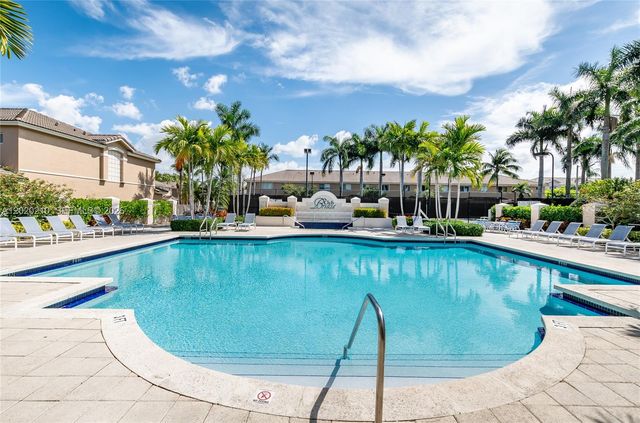 5610 NW 114th Pl 218, Doral, FL 33178