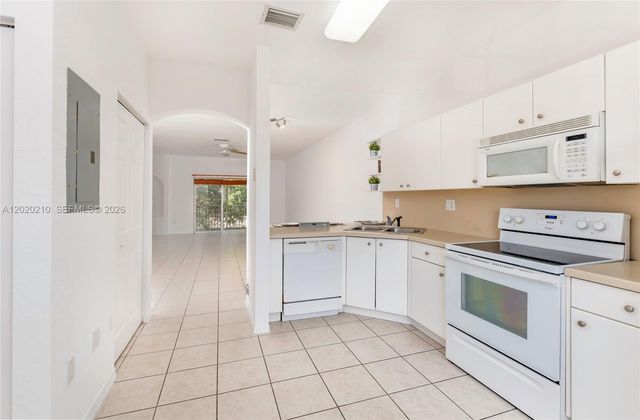 5610 NW 114th Pl 218, Doral, FL 33178