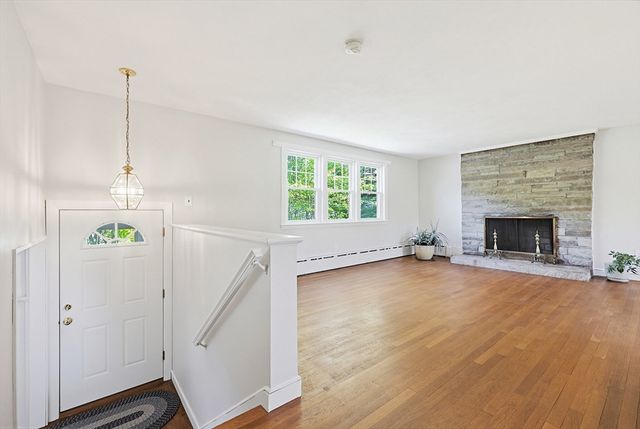 103 Lane Dr, Norwood, MA 02062