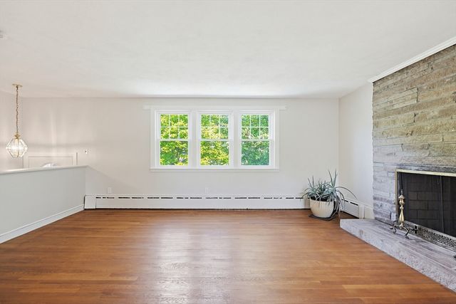 103 Lane Dr, Norwood, MA 02062