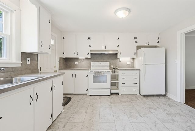 103 Lane Dr, Norwood, MA 02062