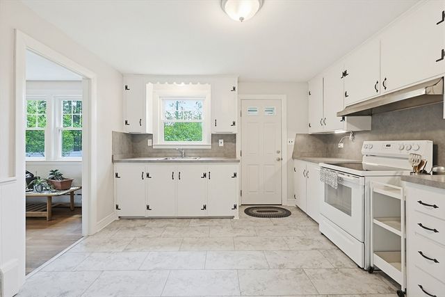 103 Lane Dr, Norwood, MA 02062