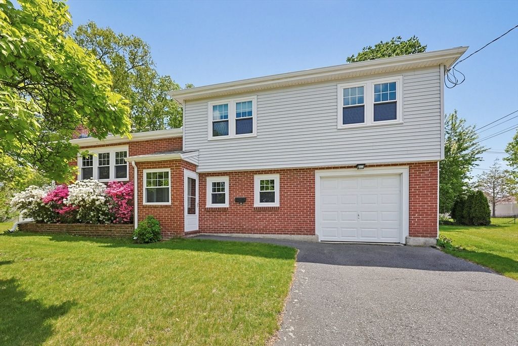 103 Lane Dr, Norwood, MA 02062