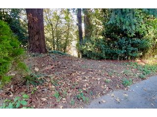 Sw CHAMPLAIN Dr, Portland, OR 97205
