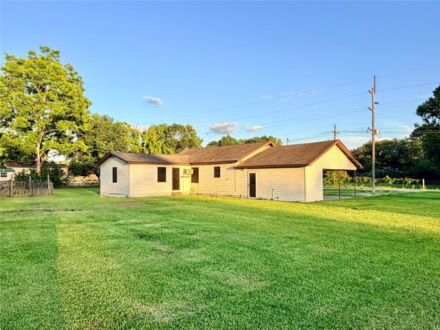 3723 Beaumont Avenue, Liberty, TX 77575