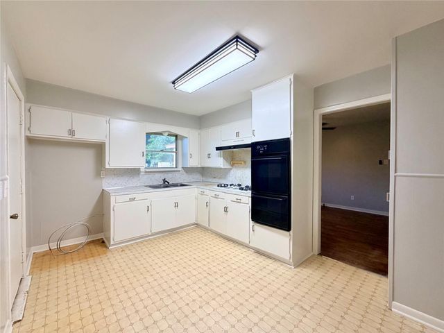 3723 Beaumont Avenue, Liberty, TX 77575