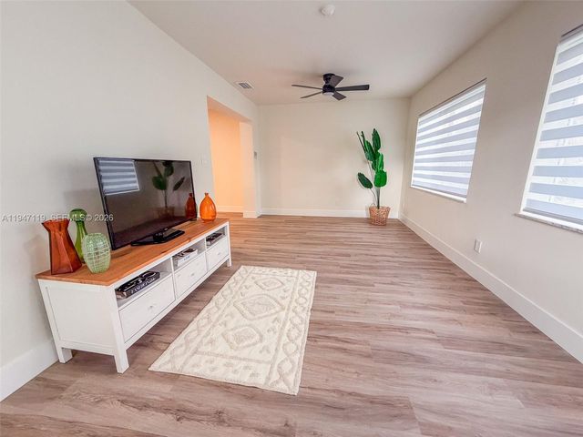 9202 NW 81st Ct, Tamarac, FL 33321