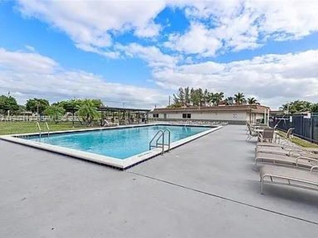 9202 NW 81st Ct, Tamarac, FL 33321