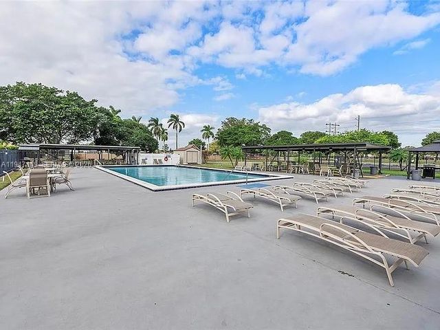 9202 NW 81st Ct, Tamarac, FL 33321