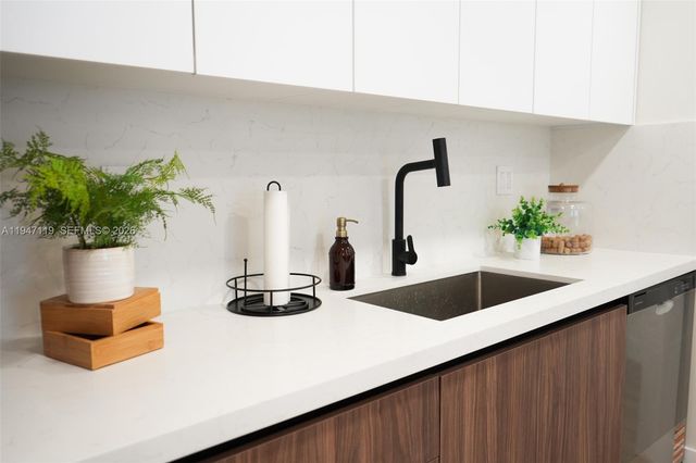 9202 NW 81st Ct, Tamarac, FL 33321