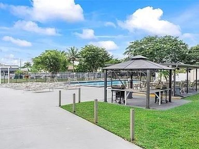 9202 NW 81st Ct, Tamarac, FL 33321