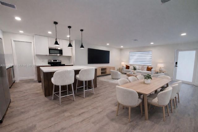 9202 NW 81st Ct, Tamarac, FL 33321