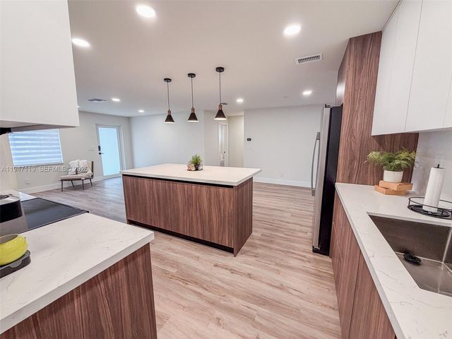 9202 NW 81st Ct, Tamarac, FL 33321