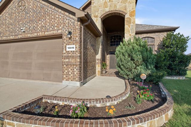 10816 Abbeyglen Court, Fort Worth, TX 76052