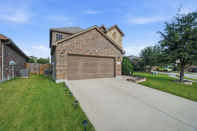 10816 Abbeyglen Court, Fort Worth, TX 76052