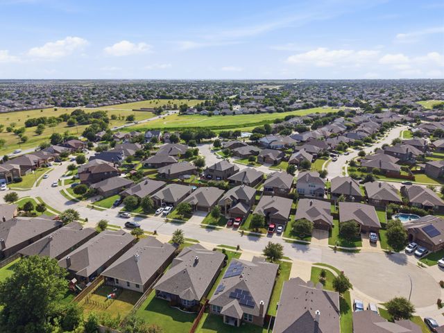 10816 Abbeyglen Court, Fort Worth, TX 76052