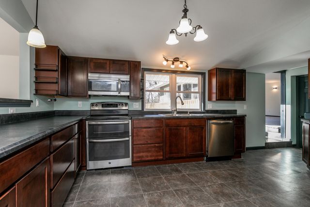 6399 S OLD VILLAGE RD, Columbia, MO 65203