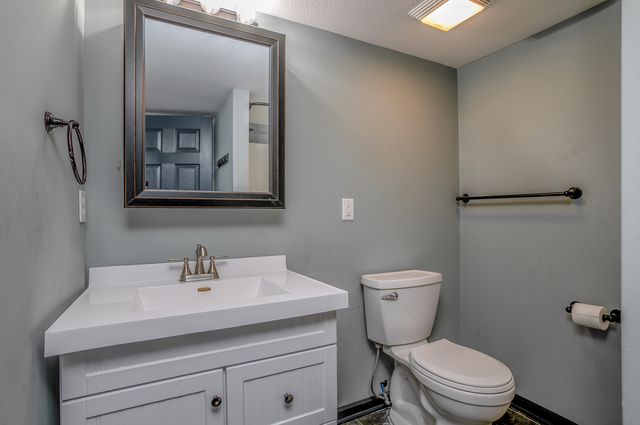 6399 S OLD VILLAGE RD, Columbia, MO 65203