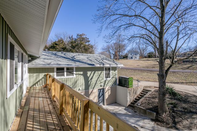 6399 S OLD VILLAGE RD, Columbia, MO 65203