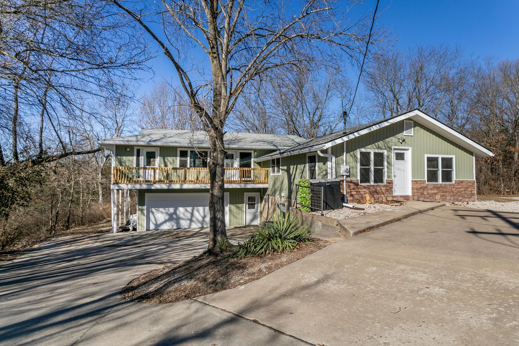 6399 S OLD VILLAGE RD, Columbia, MO 65203
