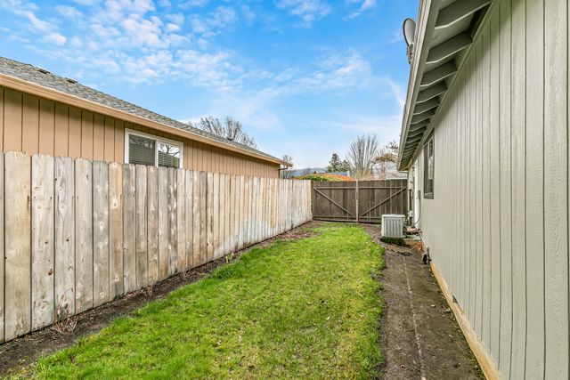 1813 Cascadia Circle, Medford, OR 97504